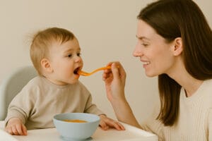 Alimentação do Bebê Mês a Mês: O Que Pode e o Que Deve Ser Evitado